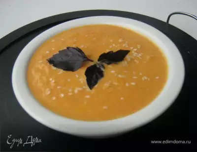 Суп из запечённой тыквы с грушами, сладким перцем и имбирём