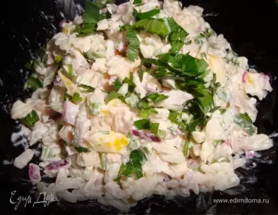 Салат из риса с подкопченным лососем