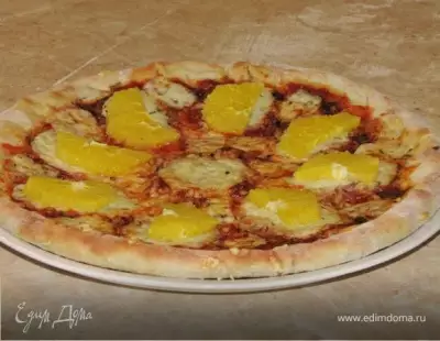 Пицца с салями и апельсином