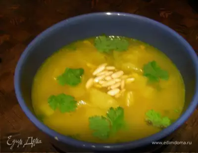 Суп из фенхеля с кедровыми орешками и анисовым алкоголем