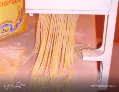 Спагетти-домашнего производства.