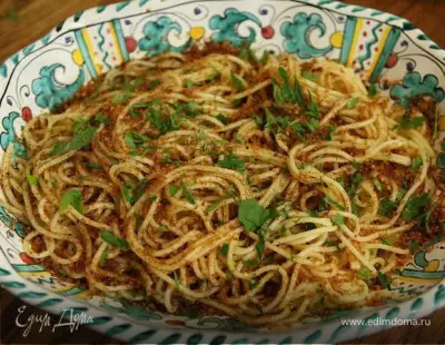 Спагетти с сушеными помидорами чесноком и сухарной крошкой