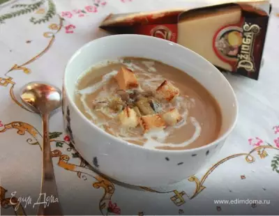 Крем суп из шампиньонов с белыми грибами и сыром джюгас