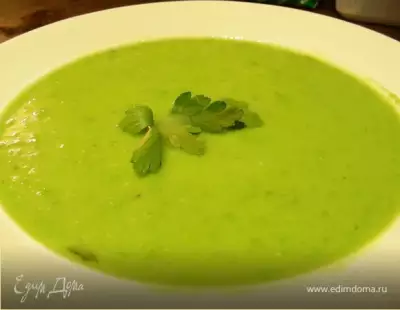 Легкий суп-пюре с зеленым горошком и эстрагоном