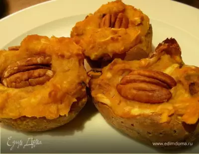 Сладкий картофель батат фаршированный яблоками и орехами пекан