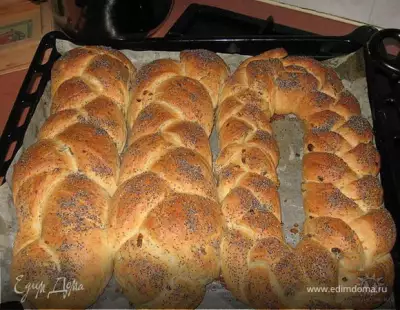 Хлеб с копченым колбасным сыром и оливками