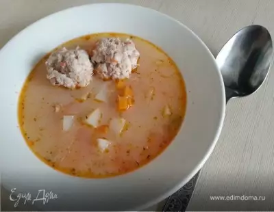 Сырно-чесночный суп с фрикадельками