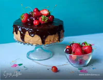 Торт с кремом с маскарпоне и ягодами