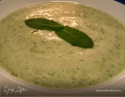 Нежный крем суп из салата латука и мяты