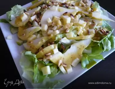 Салат из кедровых орешков, сыра и груш
