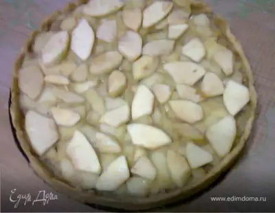 Тарт с яблоками в карамели