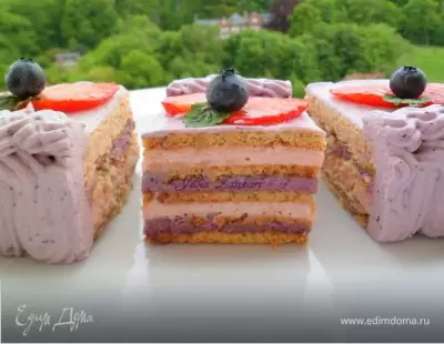 Чеpнично-клубничный торт из печенья