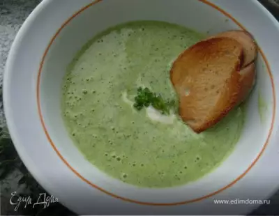 Суп-пюре из брокколи с сырным сливочным соусом
