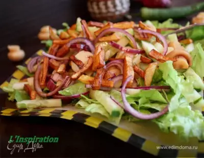 Салат с маринованными шампиньонами и картофелем-пай под соевым соусом фото