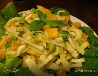Весенний салат с авокадо, манго, фенхелем и апельсином