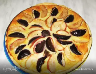 Открытый творожный пирог на песочном тесте с яблоками сливами мятой и корицей