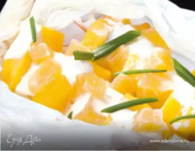 Шашлыки из ананаса с соусом крем-фреш