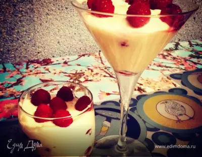 Десерт с маскарпоне и ягодами фото