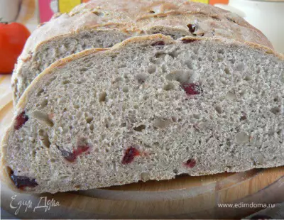 Ржаной хлеб с клюквой и грецким орехом