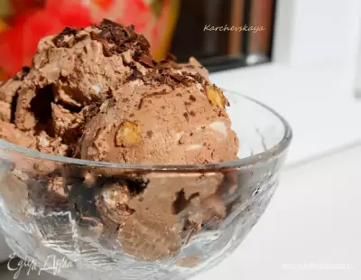 Шоколадное мороженое на сливках