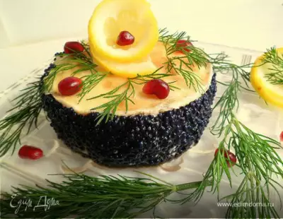 Мини-тортики из лимонныx блинов, зернистого творога и черной икры