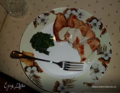 Индейка Дорн Блю со шпинатом +  хрустики из индейки с пармезаном и лёгкий салат с брынзой