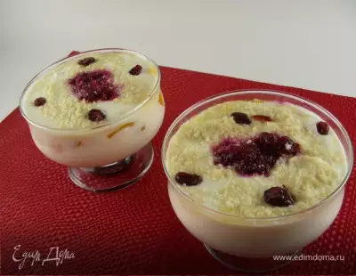 Йогуртово творожный десерт с клюквой персиками и миндалем