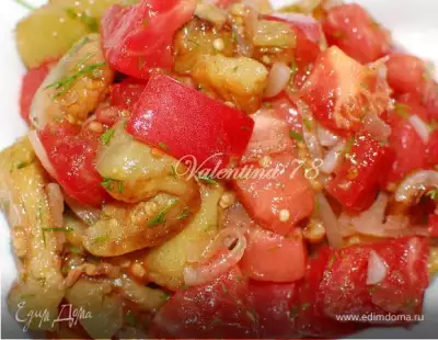 Салат из жареных баклажанов со свежими помидорами