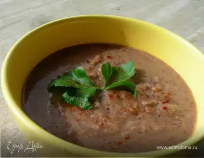Суп-пюре из красной фасоли с сельдереем и чили