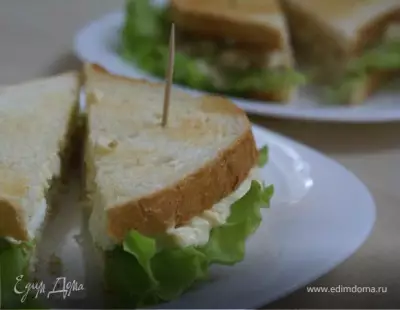 Сэндвич с яичным салатом sandwich with egg salad