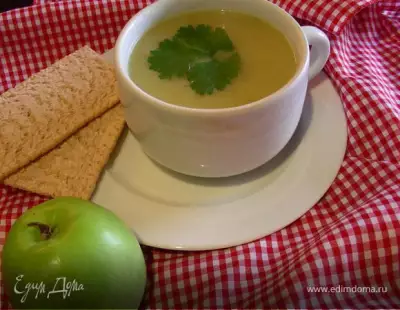Крем суп с цикорием зеленым яблоком и карри