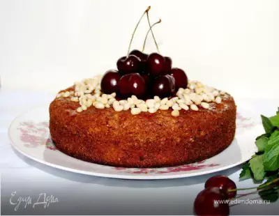 Черешневый пирог с кедровыми орехами