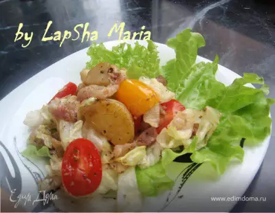 Теплый салат с панчеттой картофелем и помидорами черри
