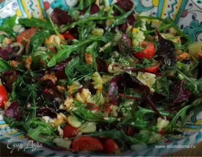 Салат с раковыми шейками, картофелем и оливками фото