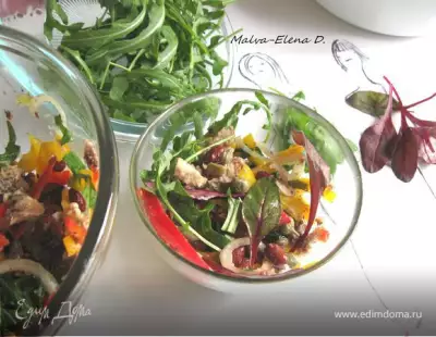 Салат с сардинами, фундуком и руколой фото