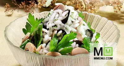 Салат грибной с рисом