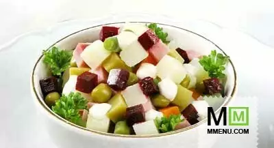 Салат с ветчиной и овощами