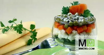 Салат-коктейль с зеленым горошком