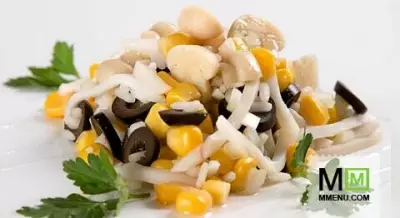 Салат с грибами и оливками