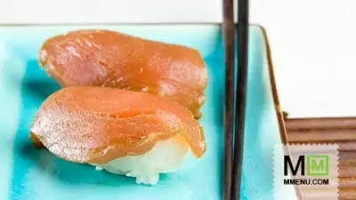 Дзуке магуро суши с маринованным тунцом