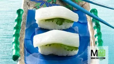 Ика шисо (суши с кальмаром и листьями шисо)