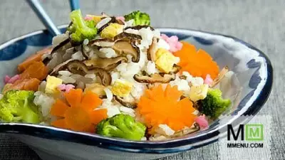 Хина чираши рис с овощами и грибами шиитаке