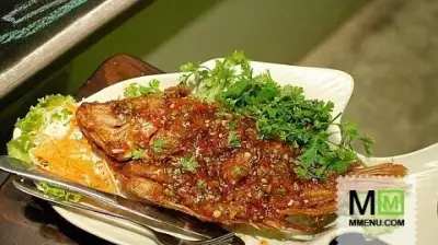 Рыба жареная в соусе муждей (чесночный соус)