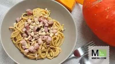 Спагетти в кремовом тыквенном соусе c копченым мясом