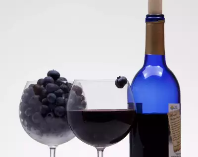 Обалденное черничное вино в домашних условиях: простой рецепт