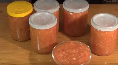 Пикантная аджика из помидоров и хрена: рецепт вкусной заготовки на зиму