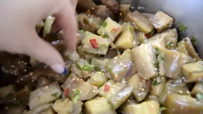 Аппетитные баклажаны, маринованные как грибы: рецепт быстрого приготовления