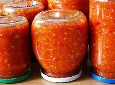 Аджика из томатной пасты на скорую руку: простой рецепт
