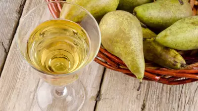 Как сделать вино из домашних груш: простейший рецепт