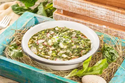 Окрошка на квасе с колбасой и редиской: удачный рецепт холодного летнего супа